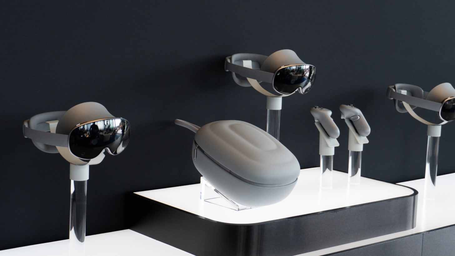 Galaxy XR headsets