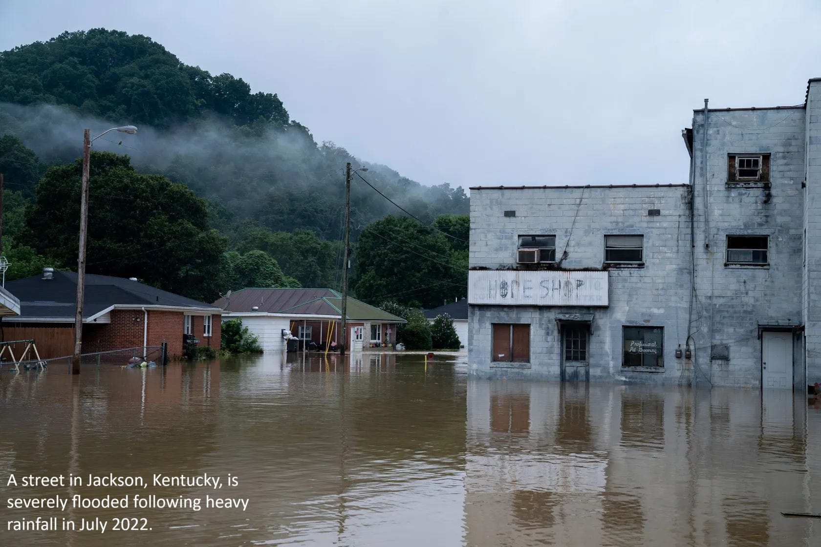 EarthStuff - Socio-Hydrology Modeling Captures How Inequalities Impact Community Flood Resilience