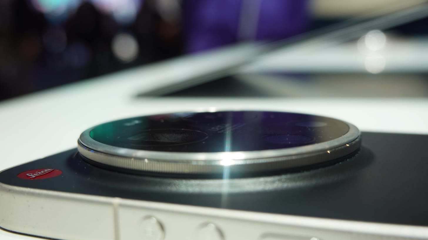 Xiaomi 17 Ultra camera bump