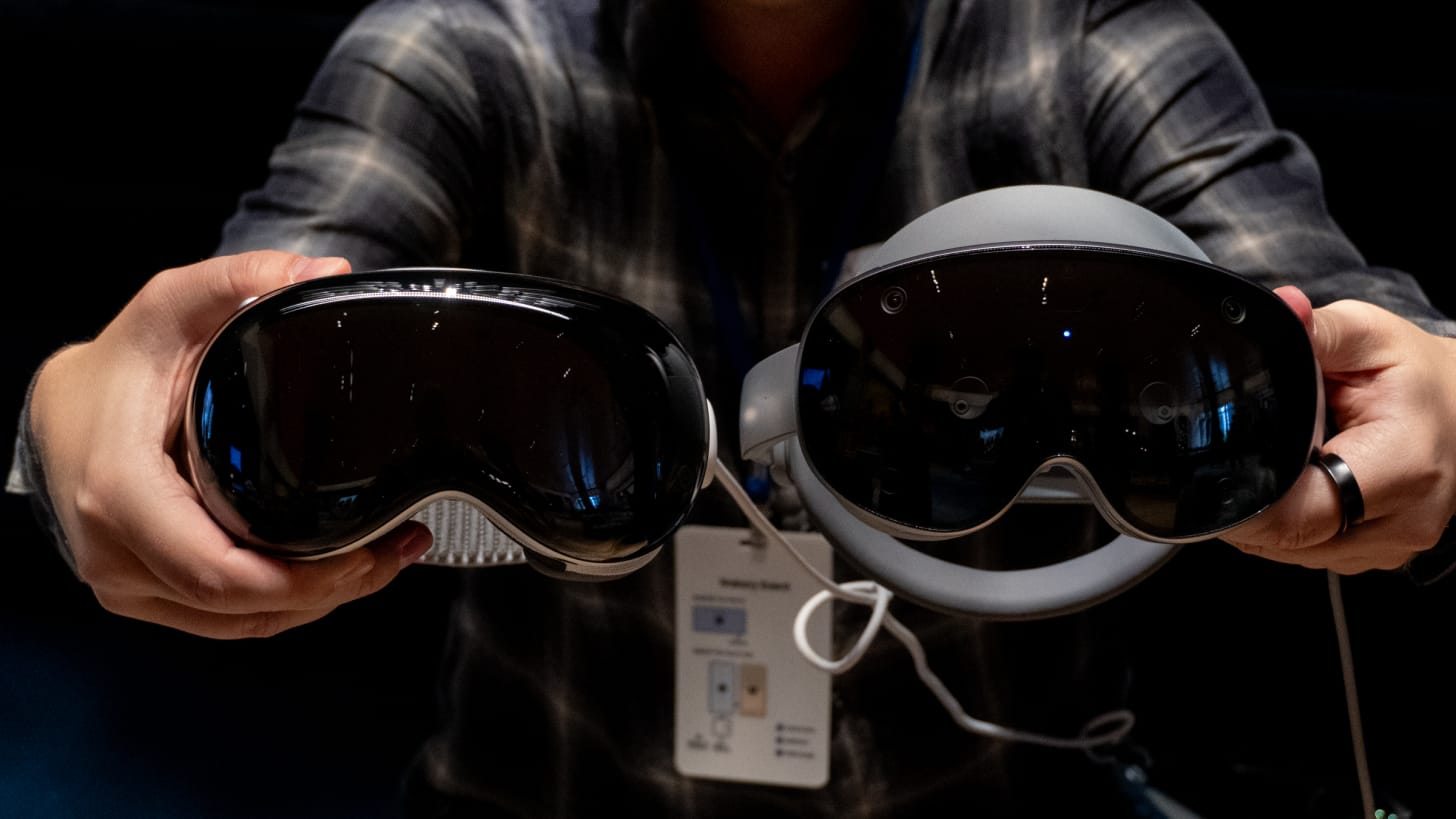 Apple Vision Pro vs Samsung Galaxy XR