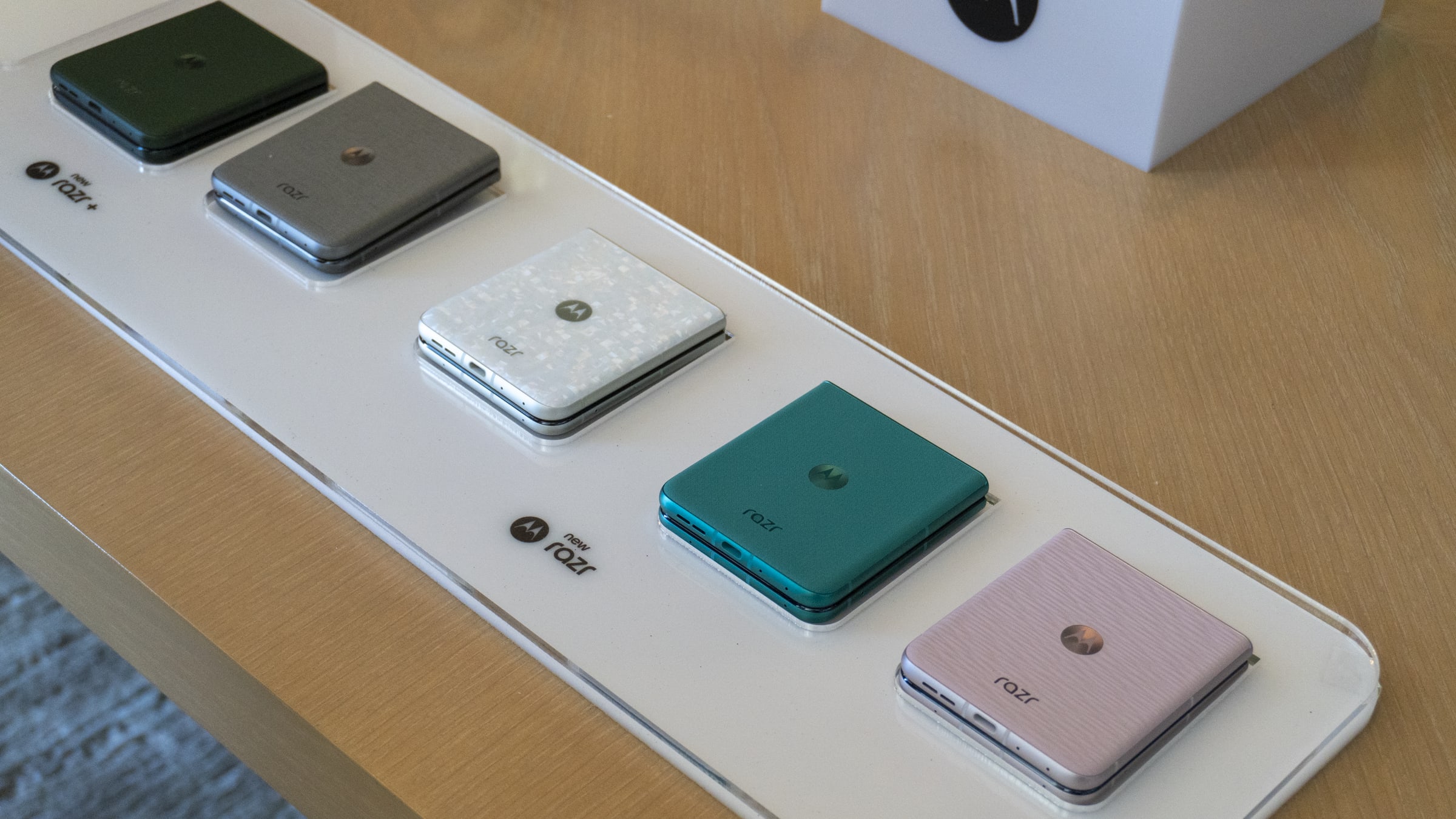 motorola razr colors