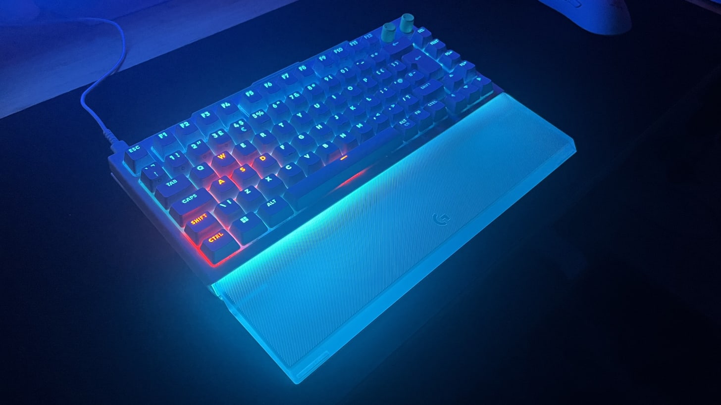 Logitech G G512 X RGB lighting at night