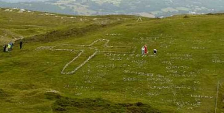 A group of people standing in a field

AI-generated content may be incorrect.