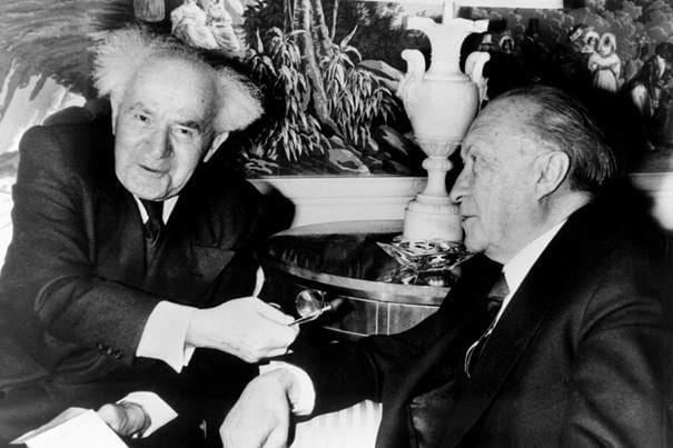 Întâlnire între primul cancelar al Republicii Federale Germania, Konrad Adenauer (dreapta), și primul prim-ministru al Israelului, David Ben-Gurion (stânga), care a marcat începutul reconcilierii istorice dintre popoarele evreu și german. Statele Unite, New York, Hotel Waldorf-Astoria, 14 martie 1960. În 1966, fostul cancelar al Republicii Federale Germania, K. Adenauer, a efectuat o vizită privată în Israel, iar în 1967, fostul prim-ministru israelian David Ben-Gurion a călătorit în Germania de Vest pentru înmormântarea lui Konrad Adenauer.