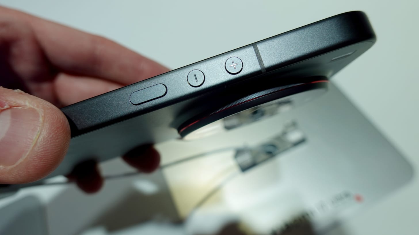 Xiaomi 17 Ultra rotating camera