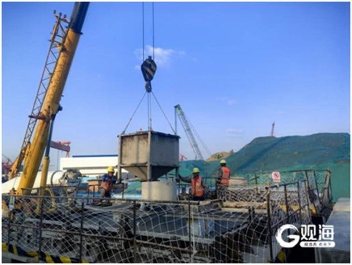 Night-shift caisson installation, November 2024. Source: Qingdao News.