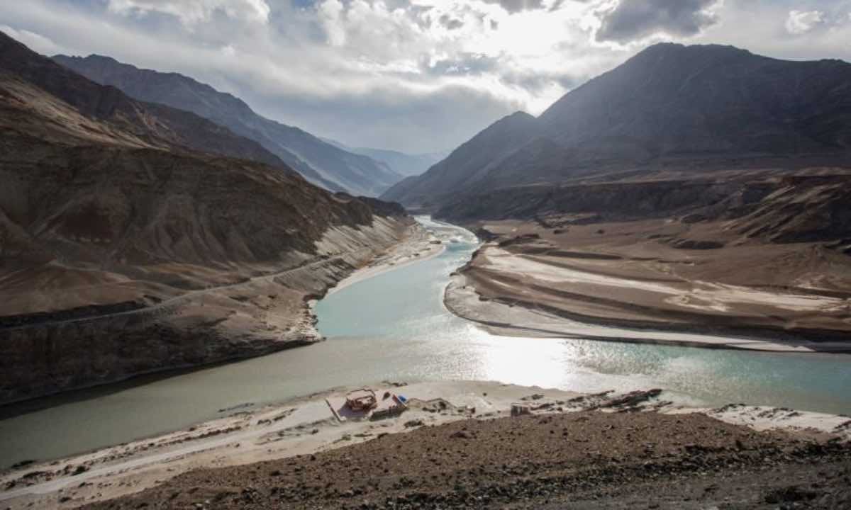 EarthStuff - Hydro-Climatic Extremes And Water Conflicts In The Kamala River Basin Of Nepal