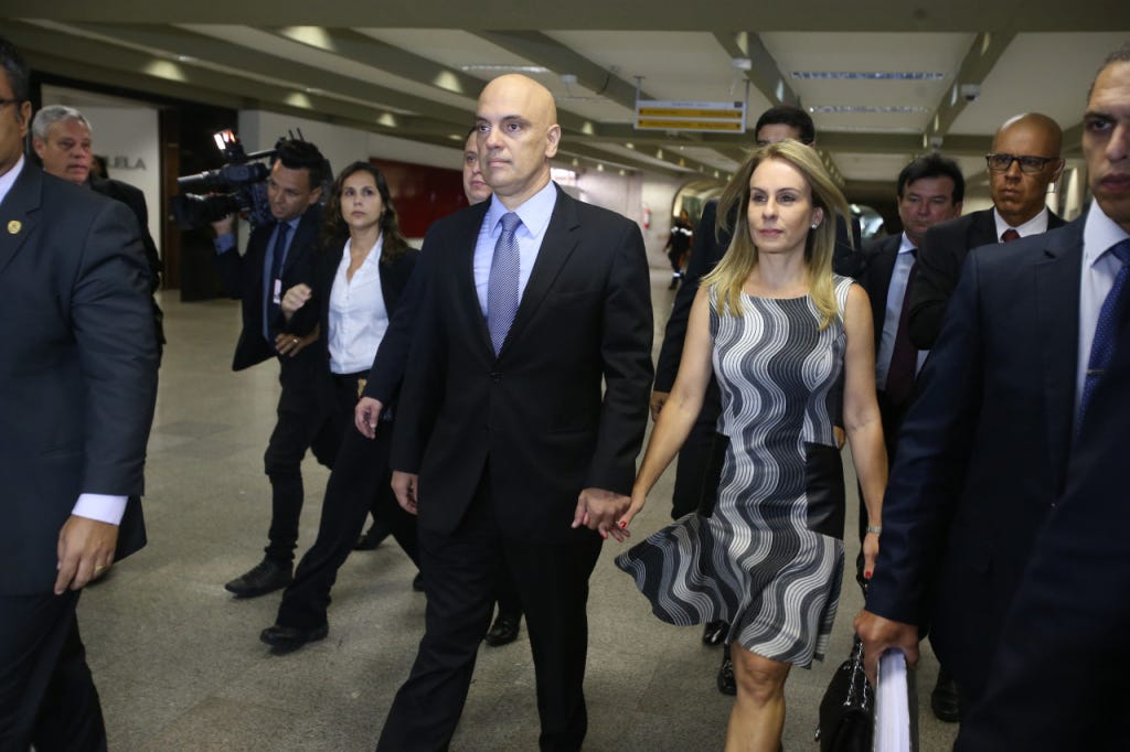 Mulher de Moraes nega vínculo pessoal com Vorcaro em viagem de jatinho