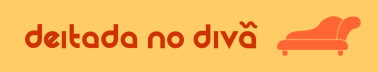 Deitada no divã
