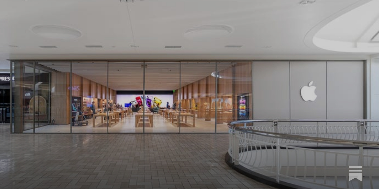 Apple Eaton Centre - by Michael Steeber - Tabletops