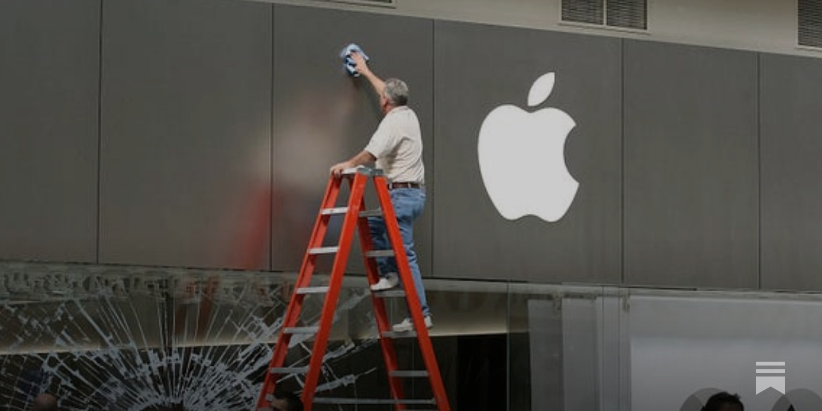 Apple Eaton Centre - by Michael Steeber - Tabletops