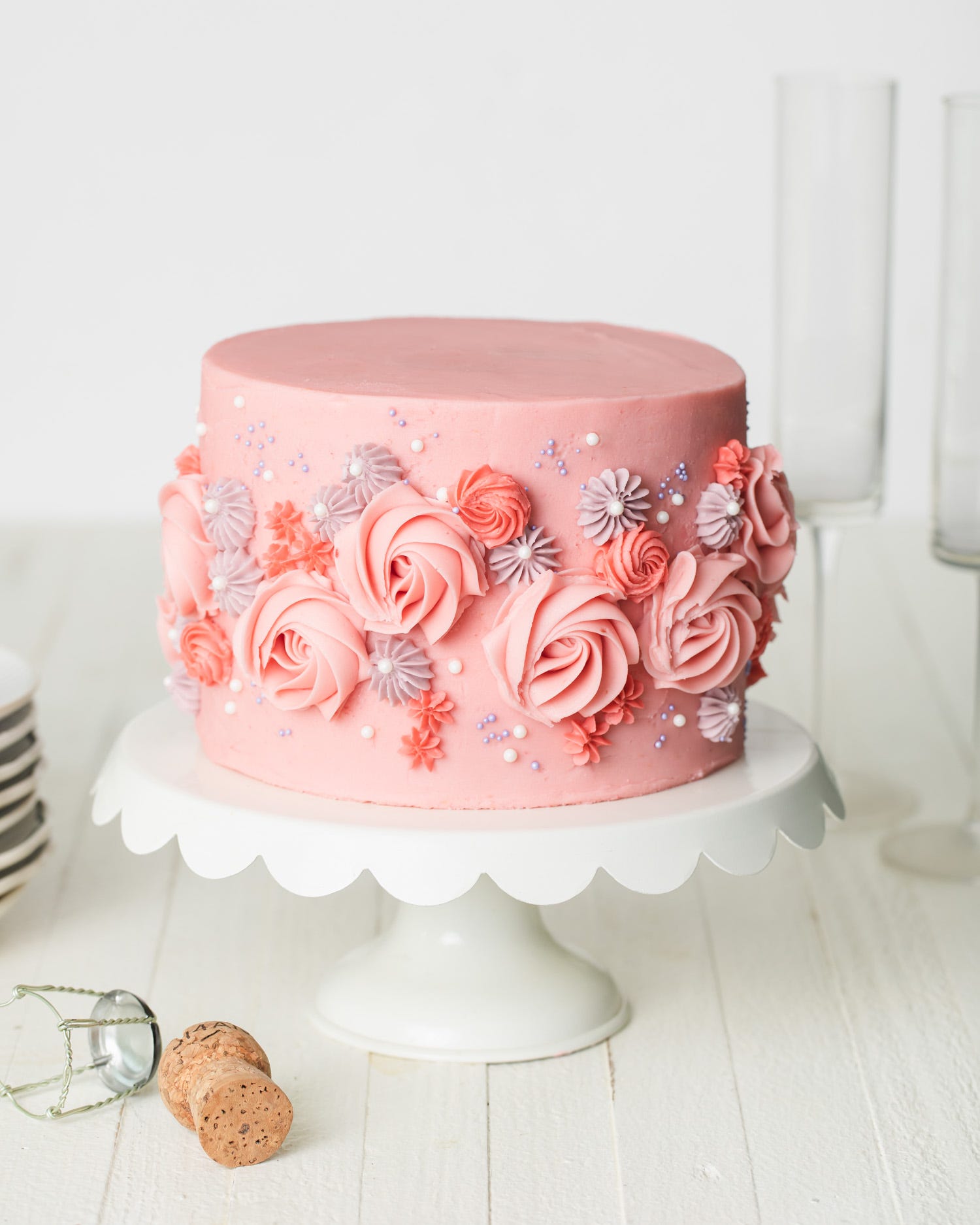 Simple, yet elegant birthday cake 🖤 #elegantcake #blackwhitegoldcake ... | Birthday  Cake | TikTok