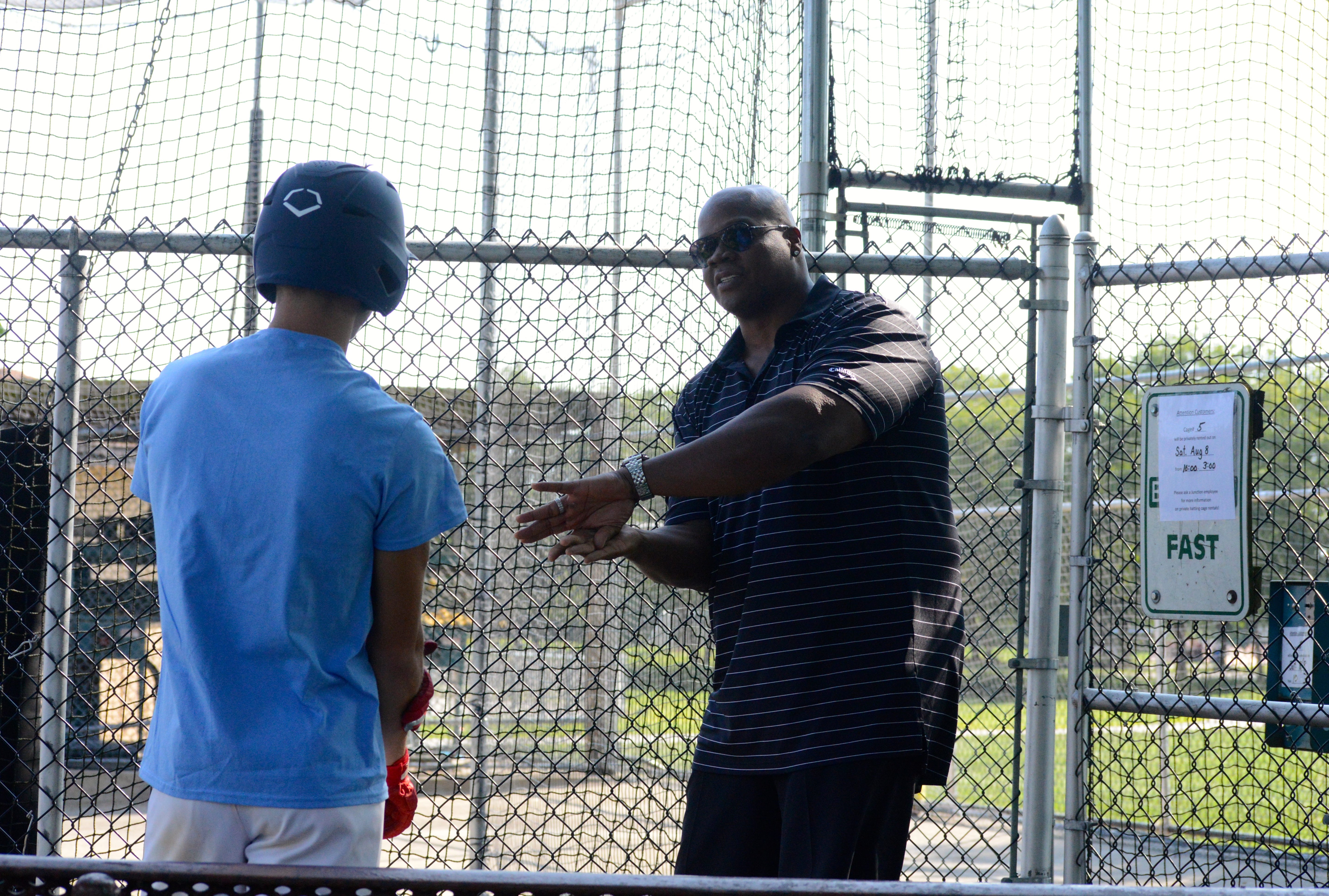 Tinley Park teens get instruction from Frank Thomas, local