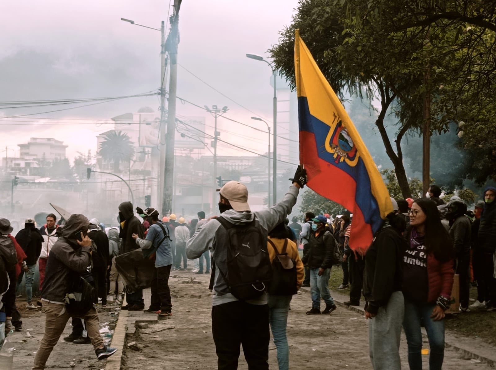 Observe a imagem a seguir e responda às questões propostas: a) Que problema  ambiental está ocorrendo 