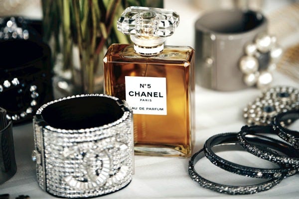 Old Classic Perfume Chanel No 5 Review  Does Chanel No 5 Smell Like an Old  Lady? 
