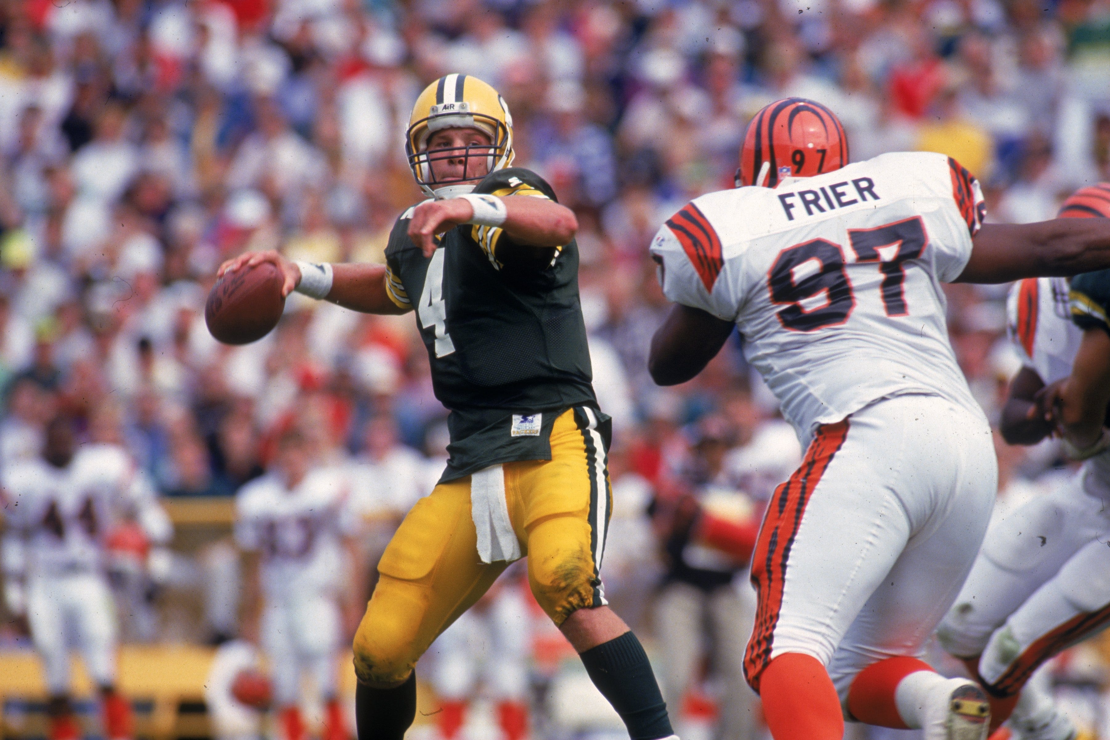 How I got hooked on sports: Brett Favre's complicated legacy and covering a  game at Lambeau Field – The Denver Post