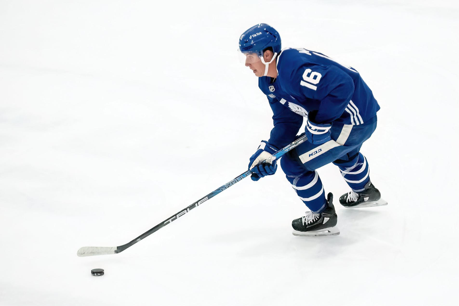 Maple Leafs' Marner extends point streak to 19 games, breaks