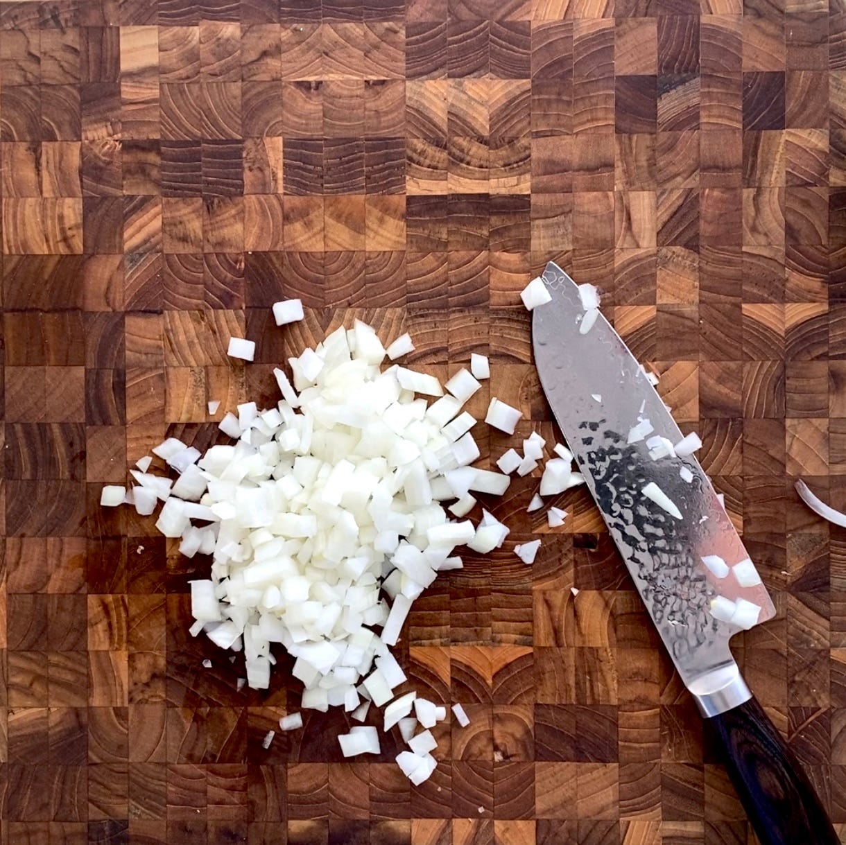 What You Should Do With Your Cutting Board Before Using A Knife