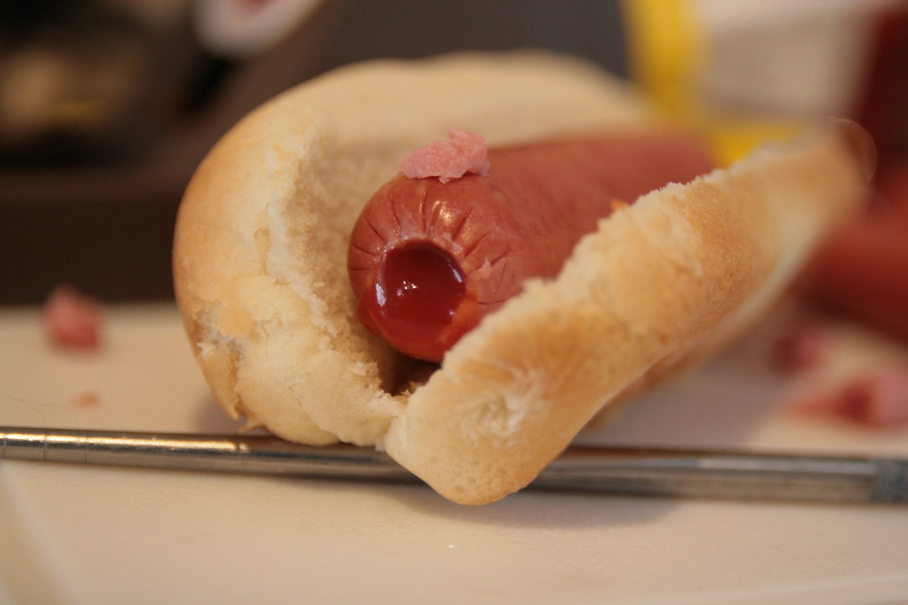 Lisa Frank-Inspired Hot Dog Topped With Edible Glitter Exists