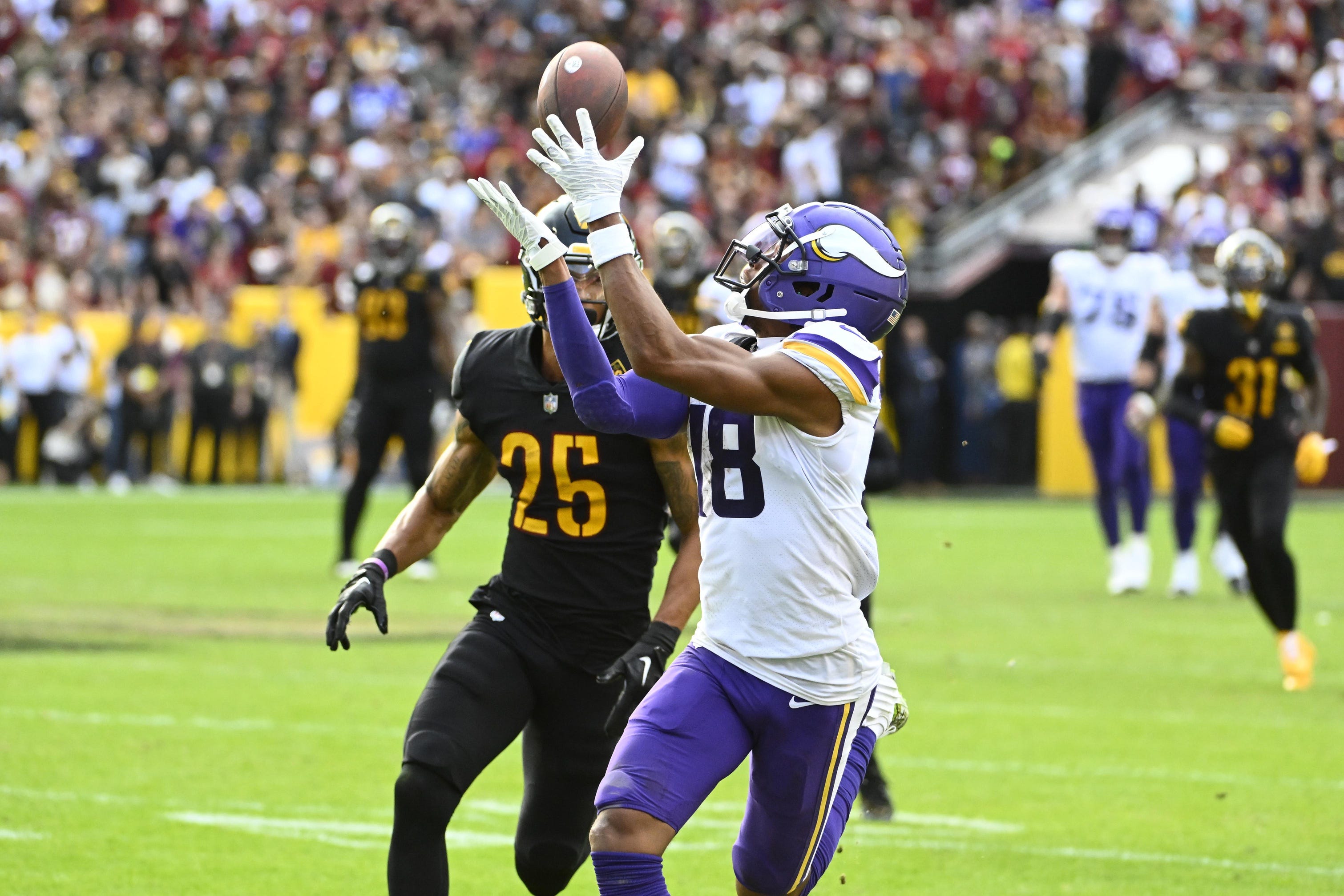 His body can lie to you': Justin Jefferson is unlike any other pass catcher  in football - The Athletic