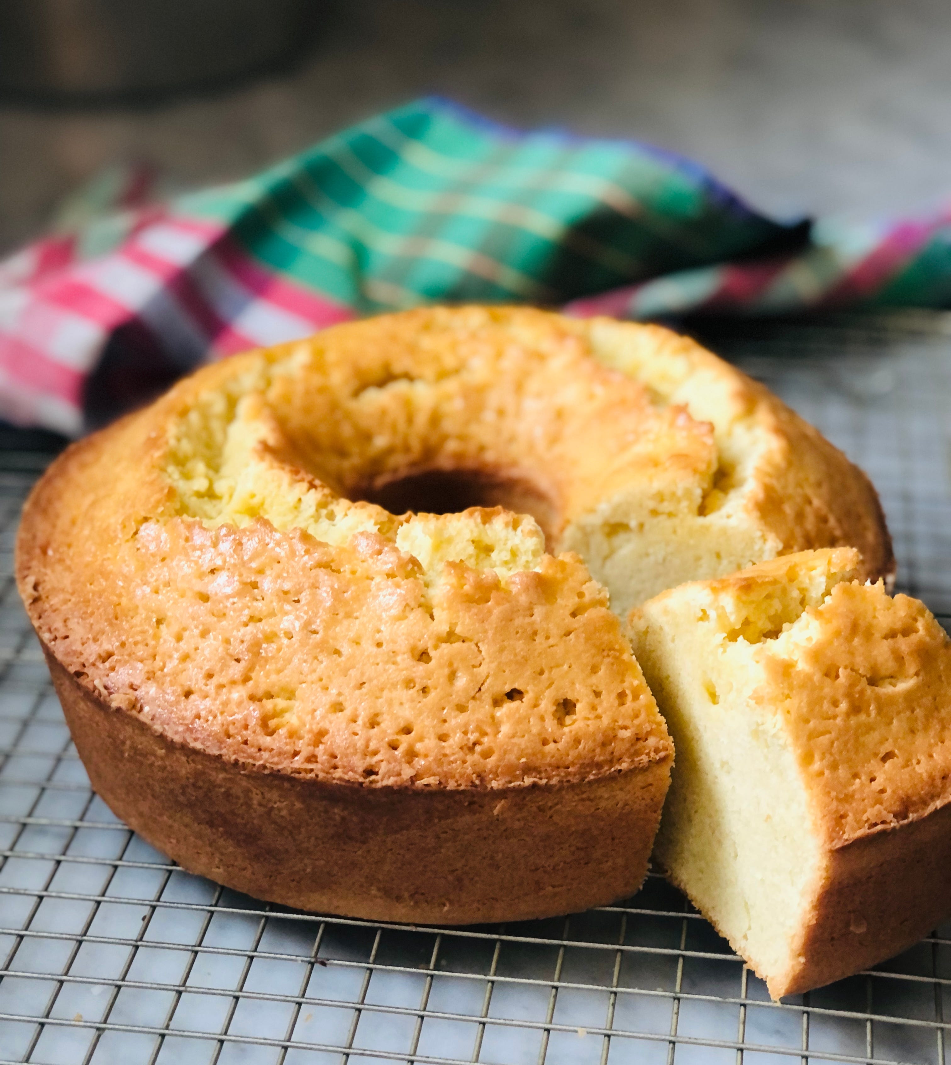 Cold Oven Pound Cake - The Midnight Baker