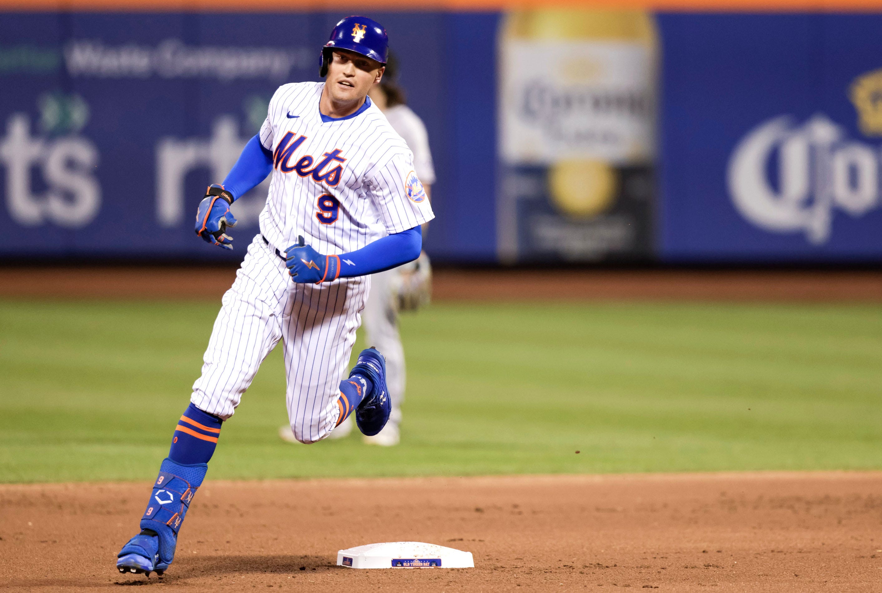 Jose Reyes and Seth Lugo Lead Mets to Third Straight Victory - The