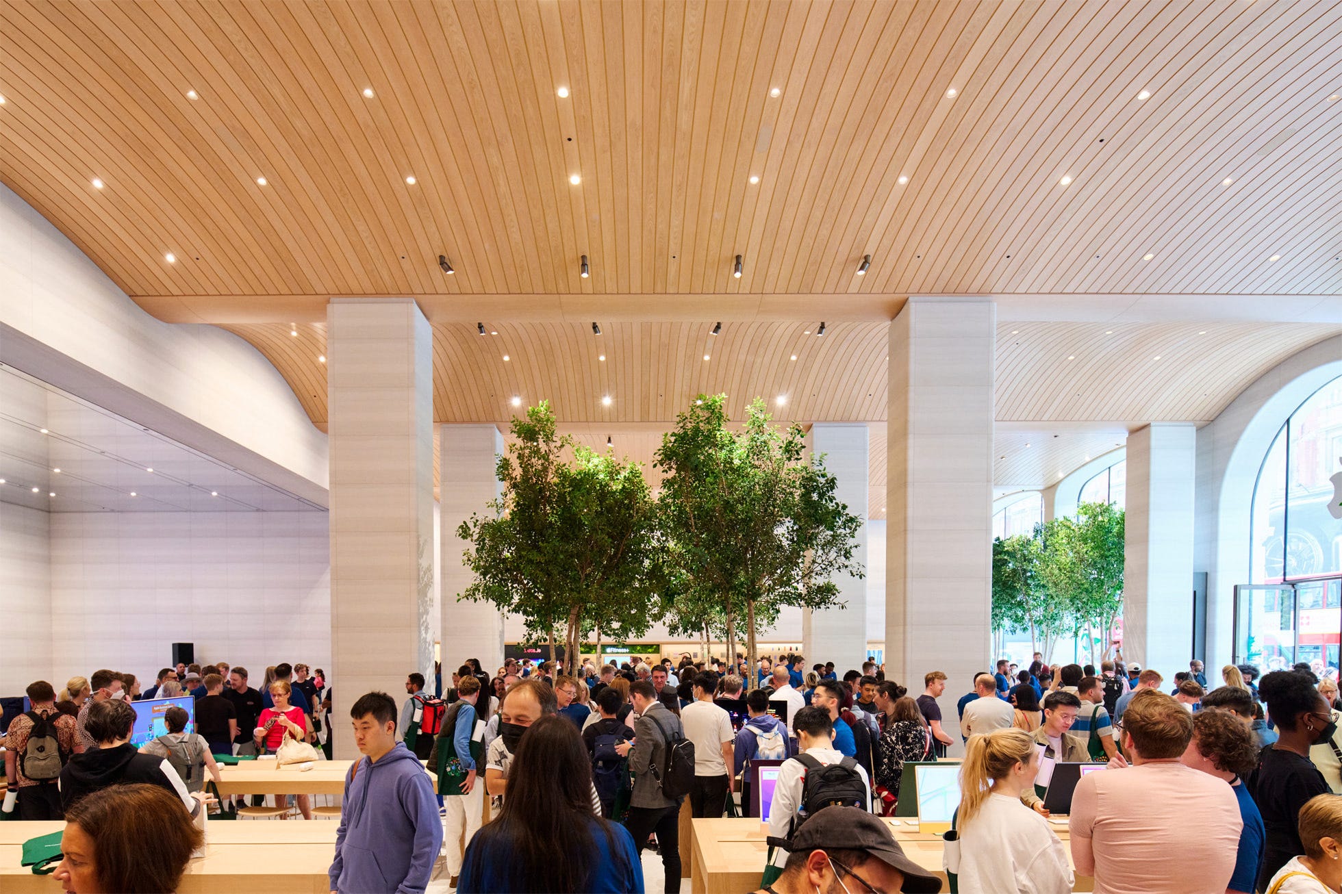 Dangling icicles at Apple store not company's worst problem