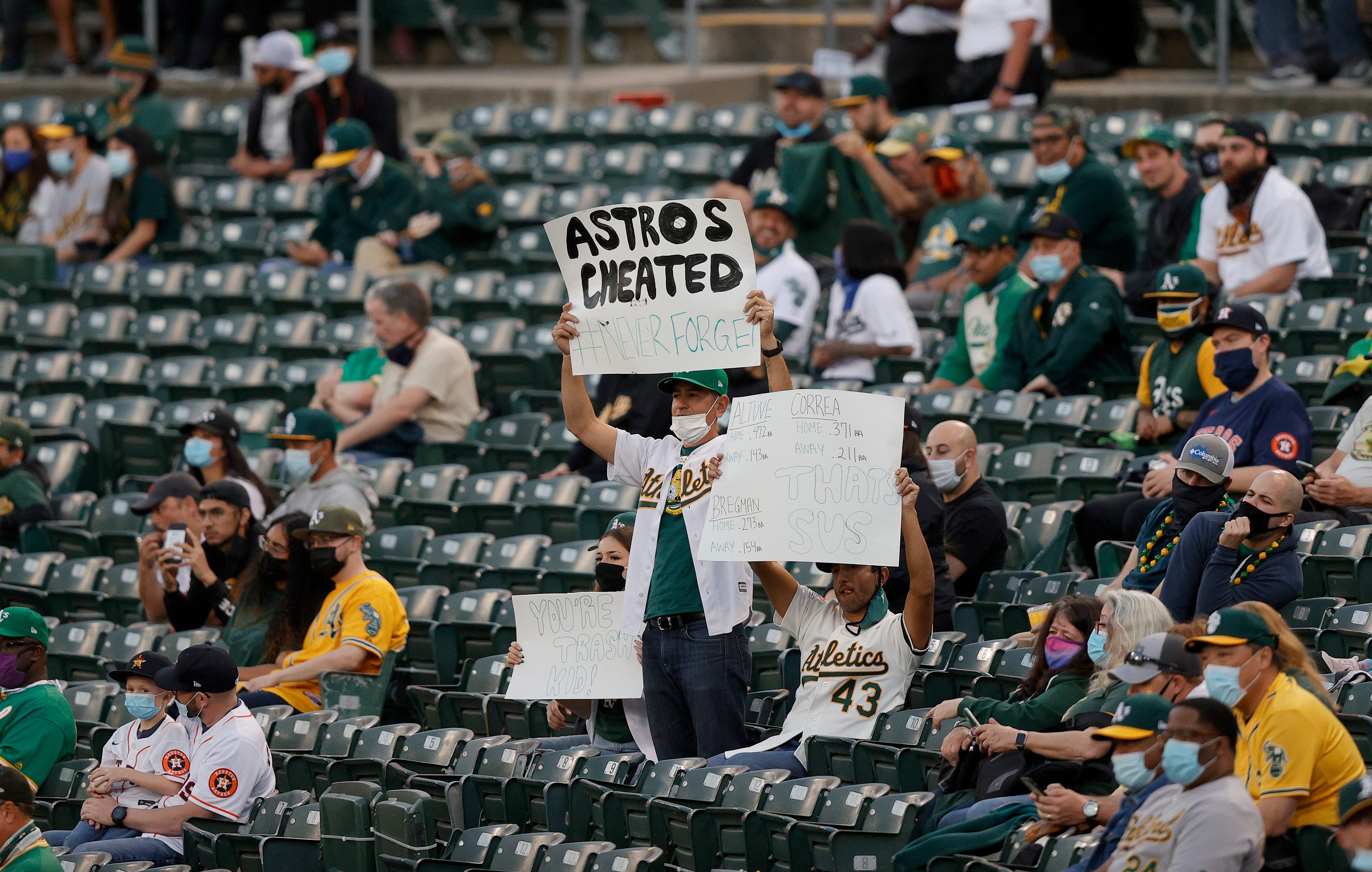 Dodgers fans jeer Houston Astros for cheating scandal