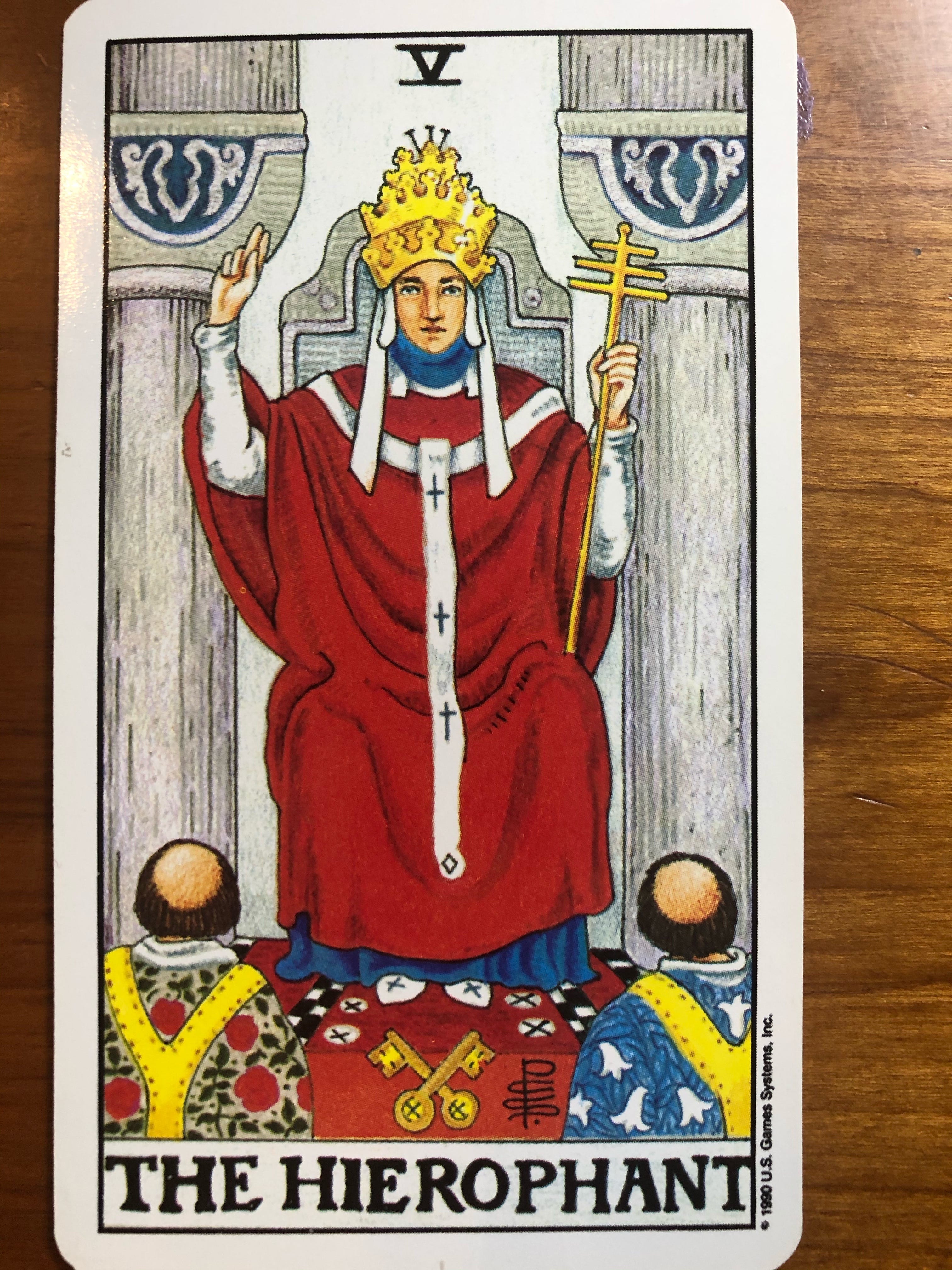 Уэйт райдер таро иерофант. 5 иерофант таро светлого провидца. Карты таро верховный жрец. Таро уйэта верховный жрец. Таро 5 аркан иерофант.