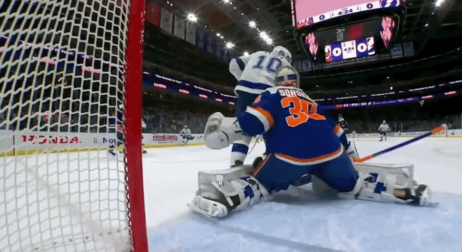 Islanders Players, Fans React to the Return of the Fisherman