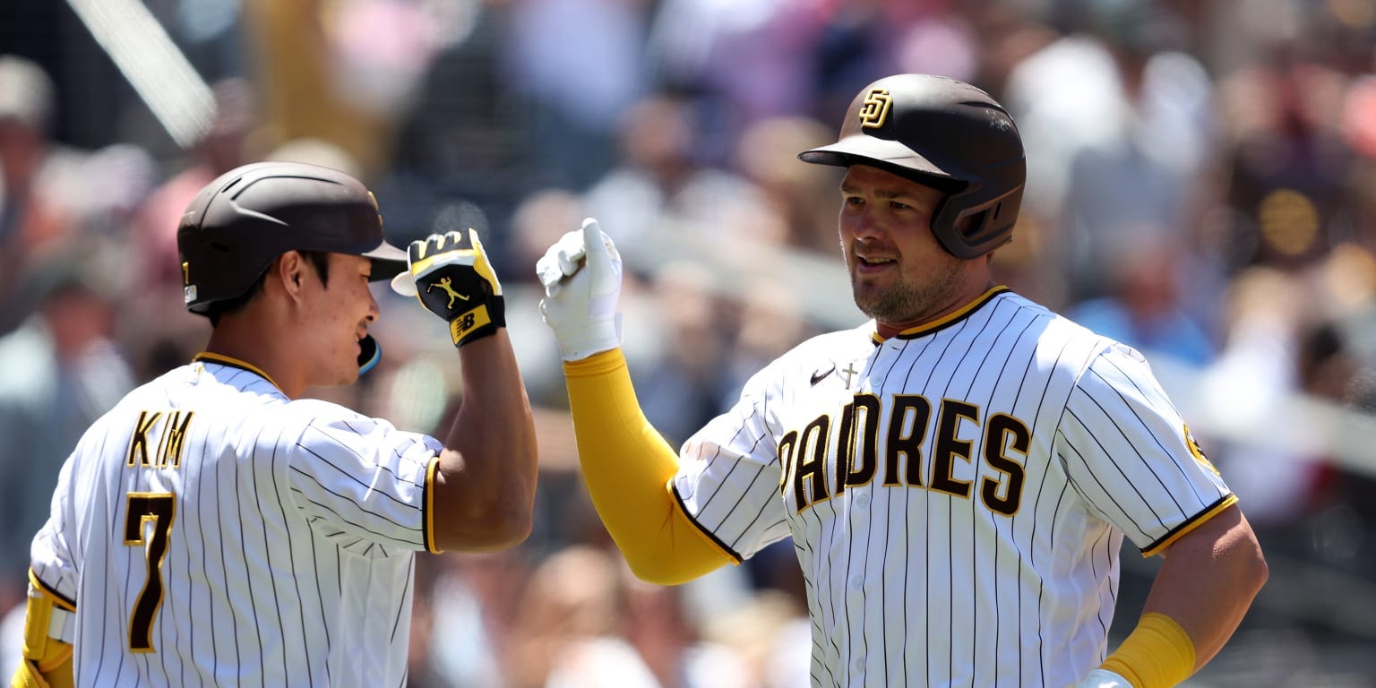 Photo: Washington Nationals Luke Voit Can't Handle Poor Throw -  SLP2022090814 