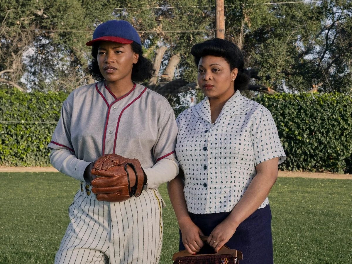 Carson Shaw #10 (Abbi Jacobson), catcher, Rockford Peaches, behind the  scenes on the set of A League of Their Own (2022)