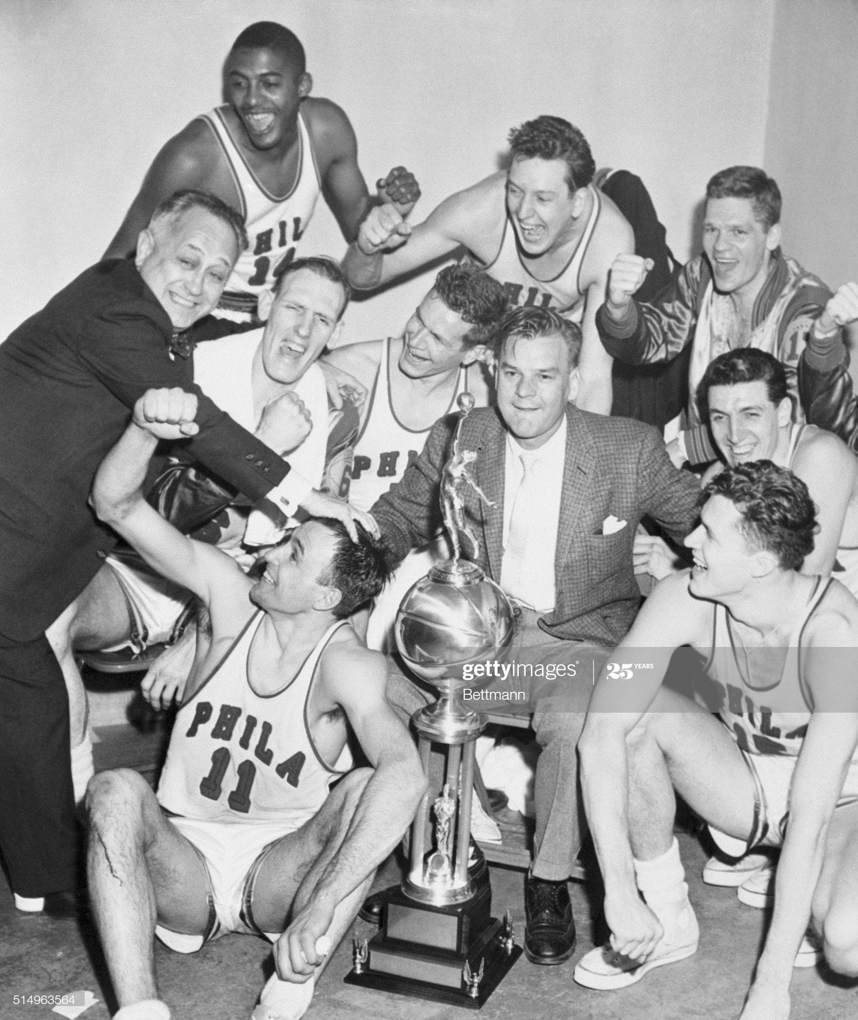 Philadelphia Warriors 1946-47 NBA Champs, 8x10 B&W Team Photo
