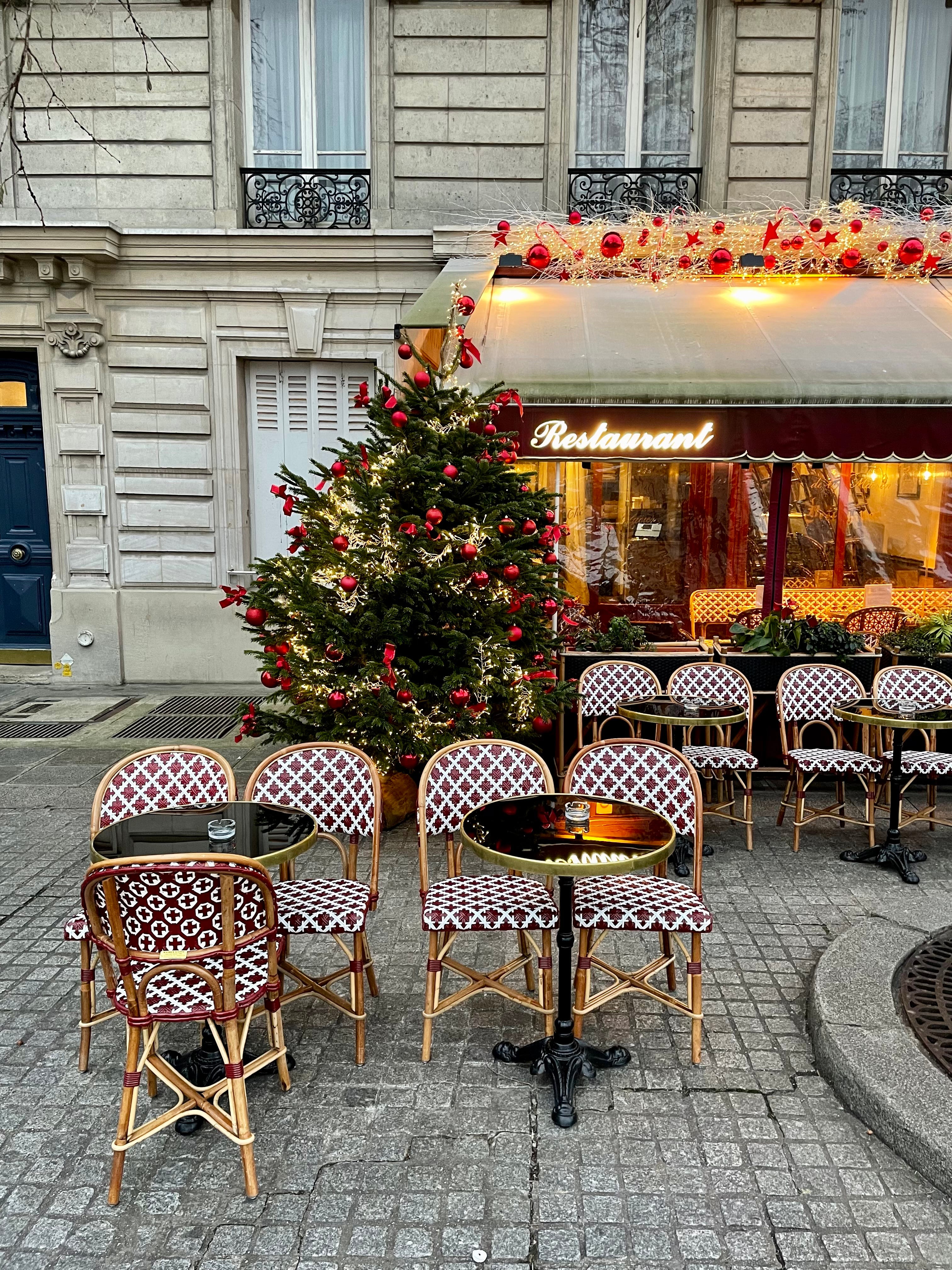 Christmas in Paris Guide 2022 – The Real Emily in Paris