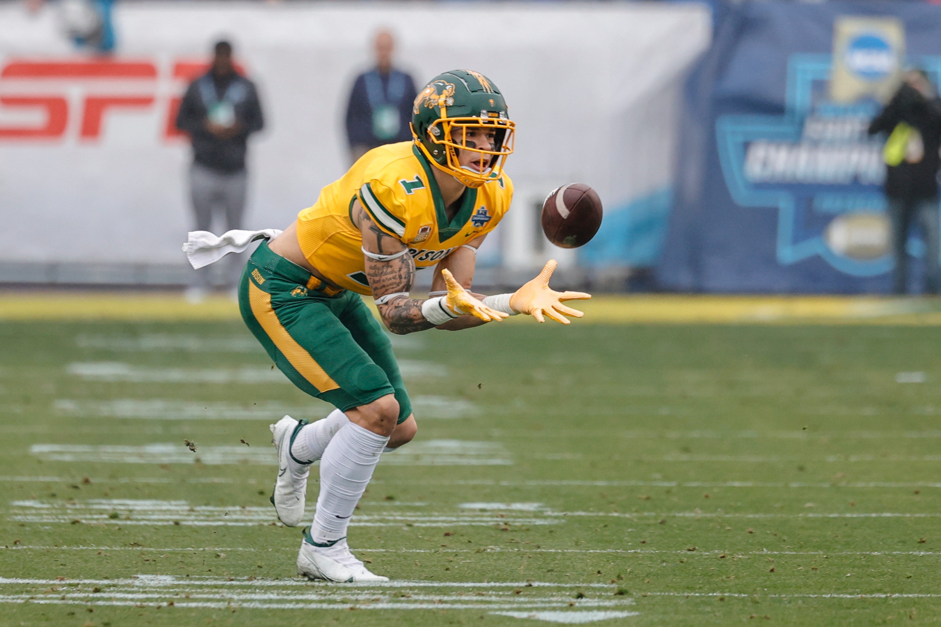 Javon Walker of the Green Bay Packers can't make the catch against News  Photo - Getty Images