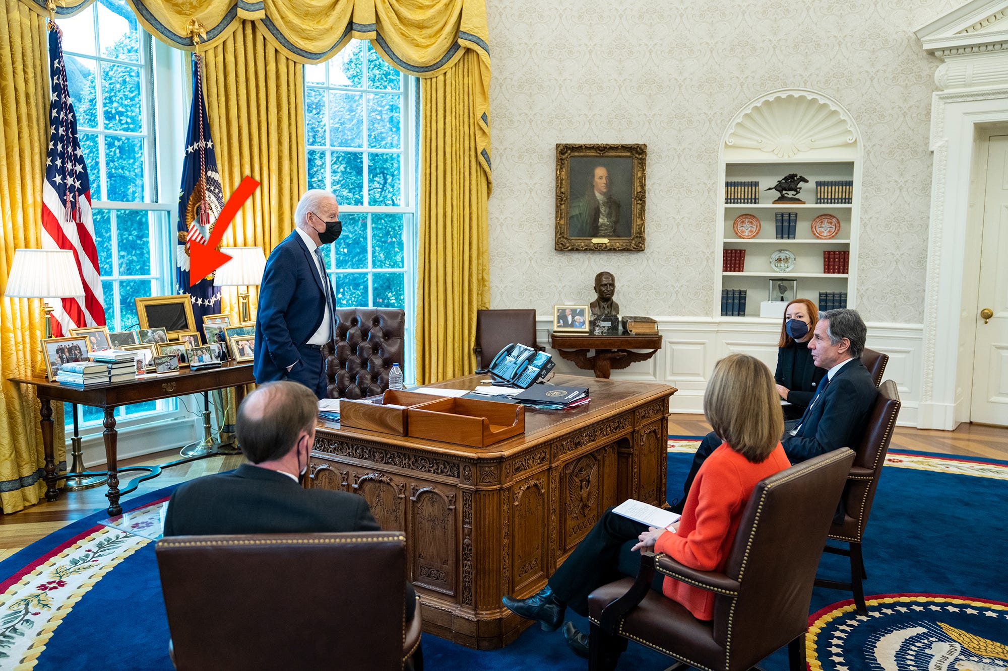 64: The Empty Picture Frame in the Oval Office