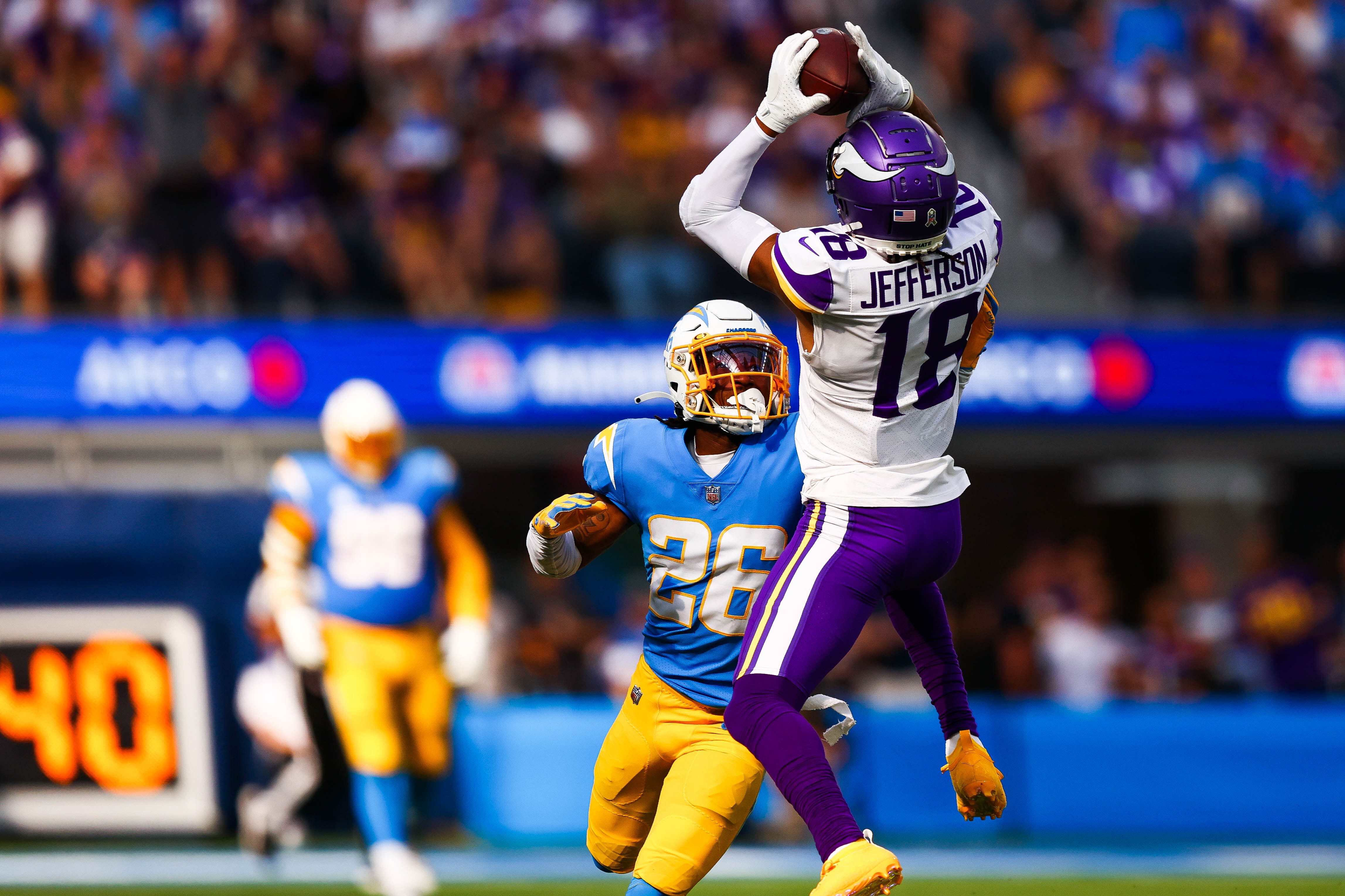 Justin Jefferson INCREDIBLE one handed catch vs Bills 