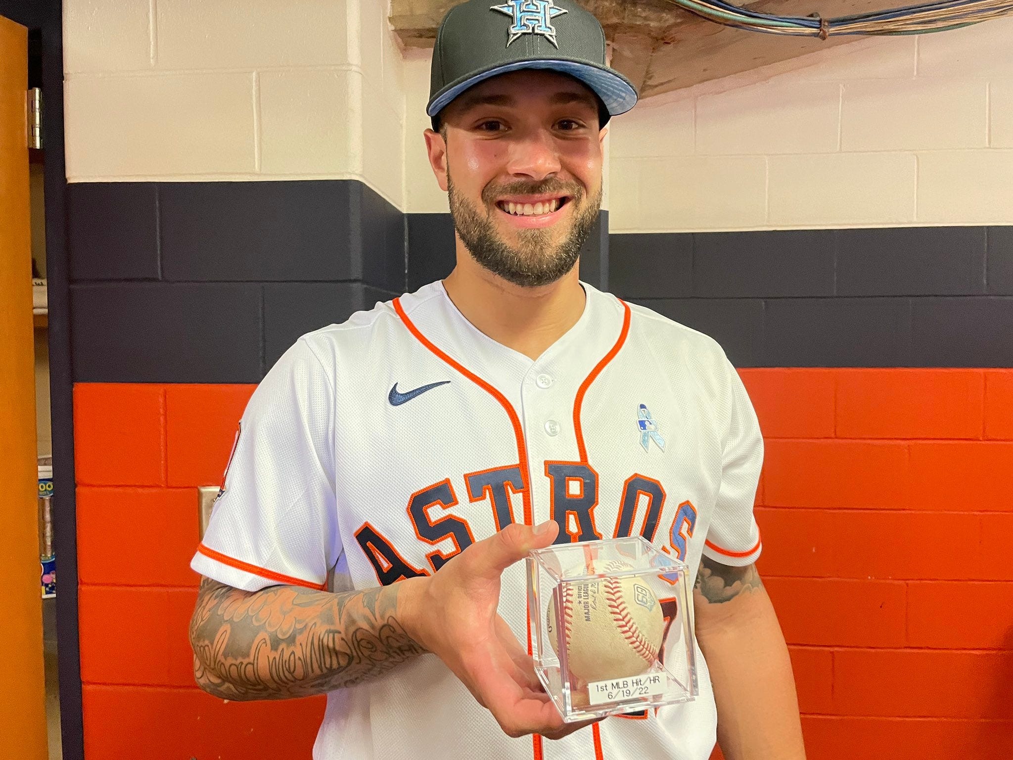 Manvel man tattoos Astros players' signatures on his arm