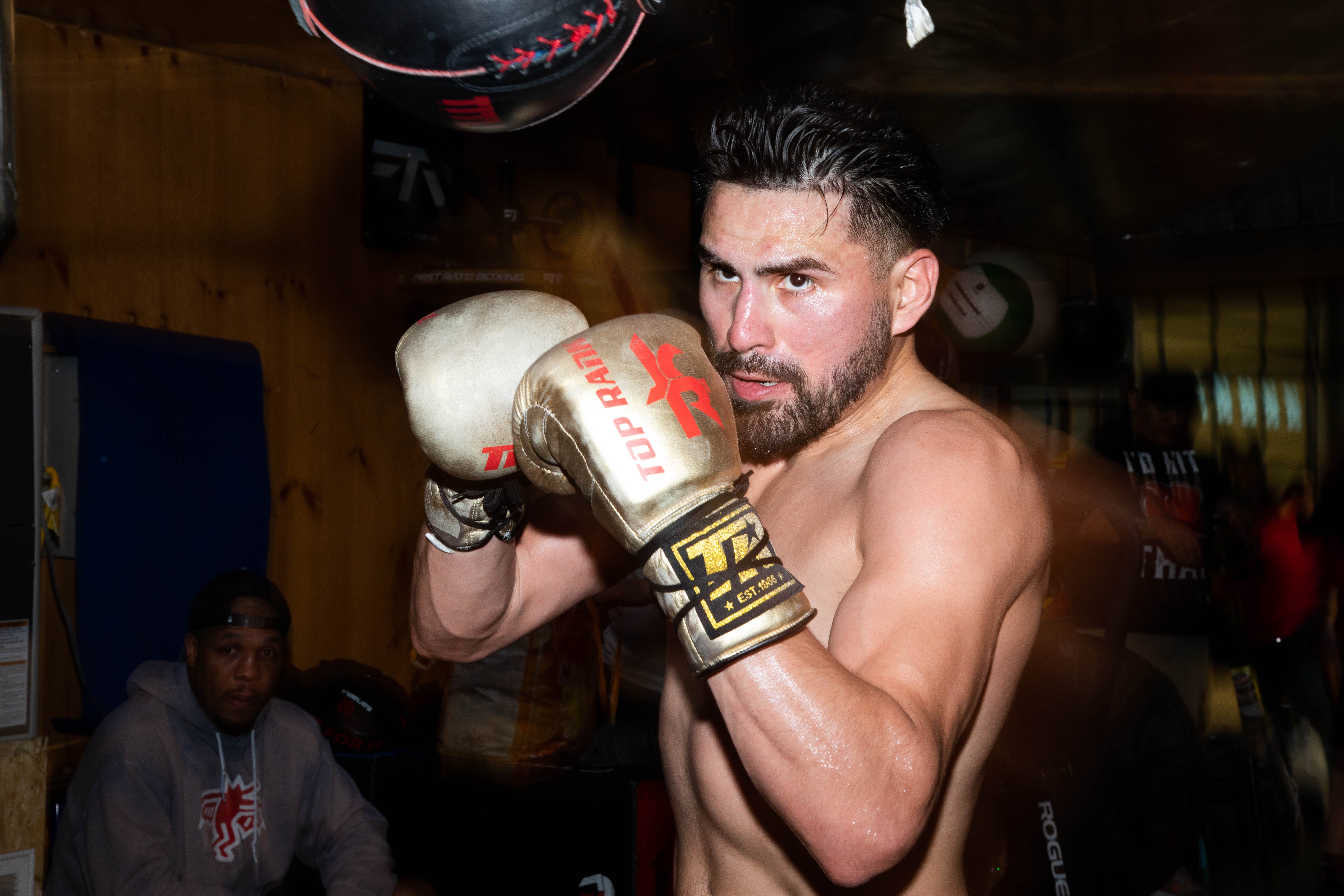 Former US Olympian Ramirez starts pro career with first round knockout