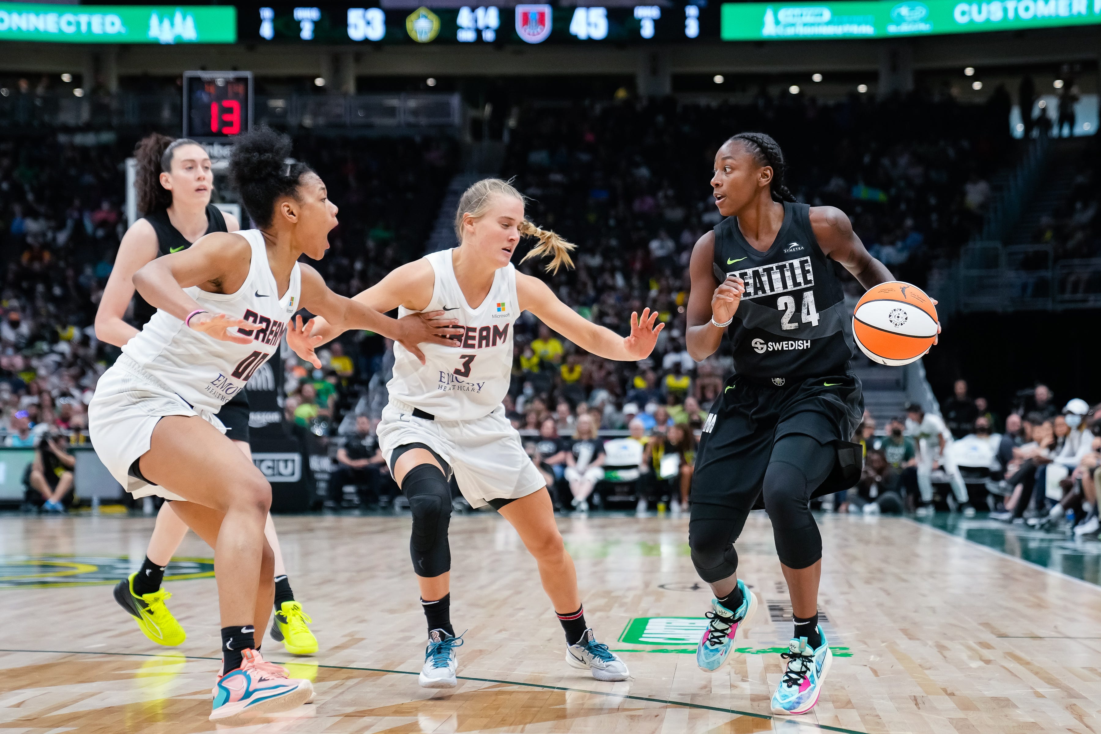 To even get consideration from free agent-to-be Jewell Loyd, Sky