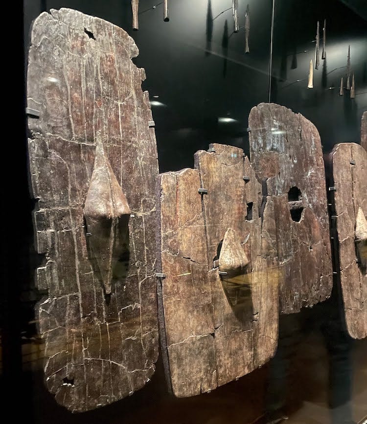 Runas dedicadas a poderosa rainha viking são descobertas em rochas na  Dinamarca, Arqueologia