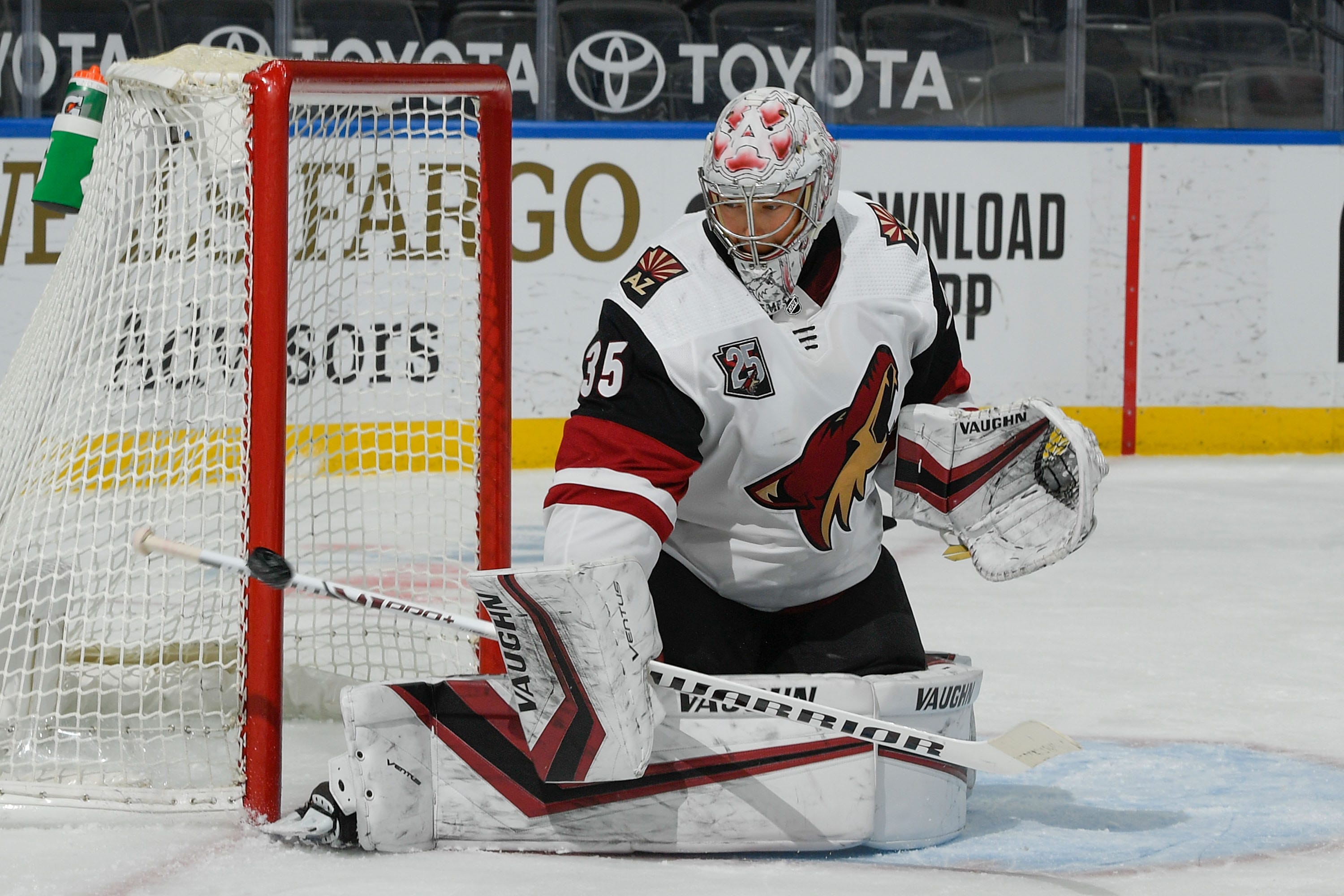 Arizona Coyotes: Playoff chances take hit as Darcy Kuemper is injured