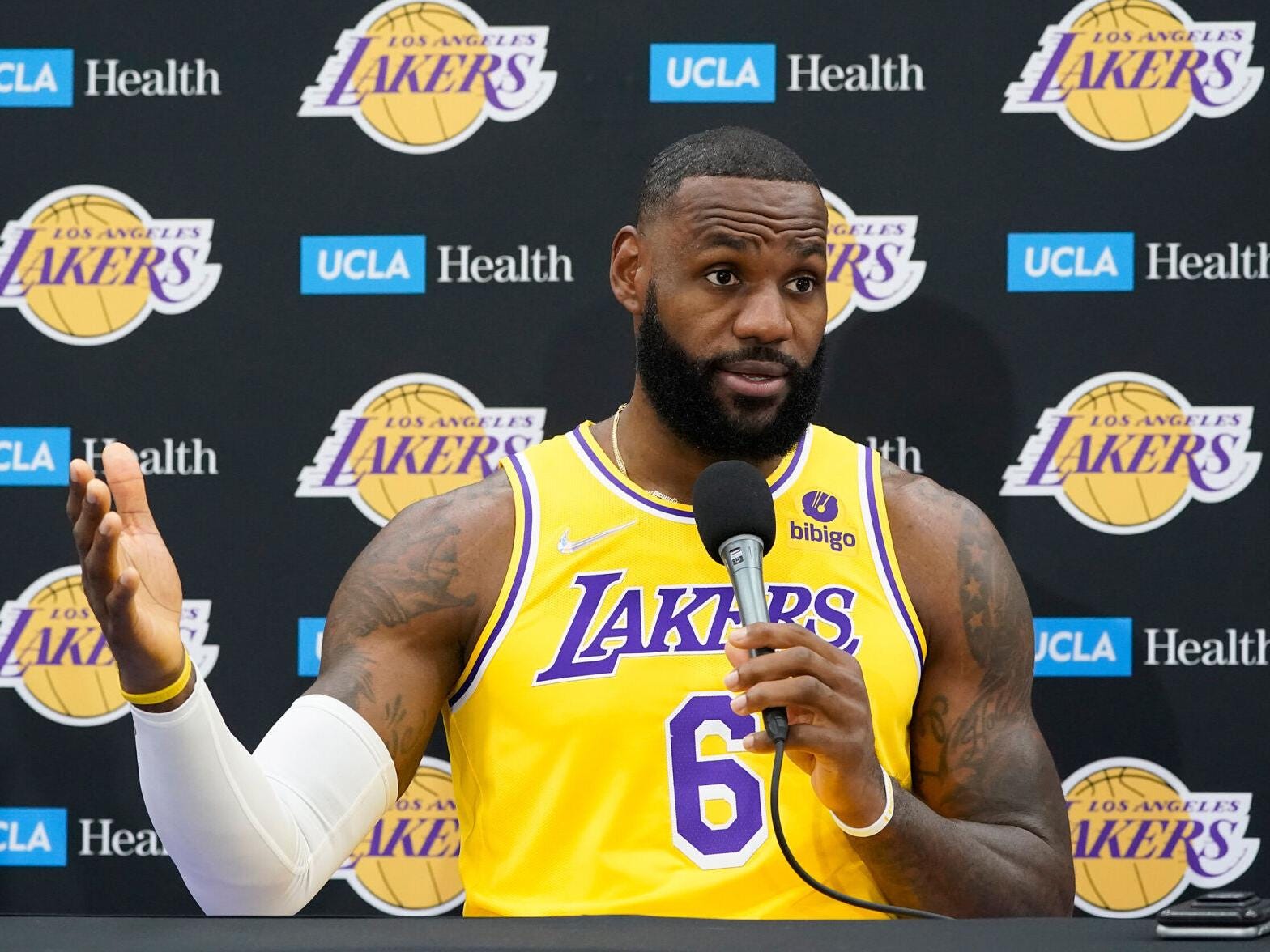 LeBron James - Los Angeles Lakers - Mobile Abyss