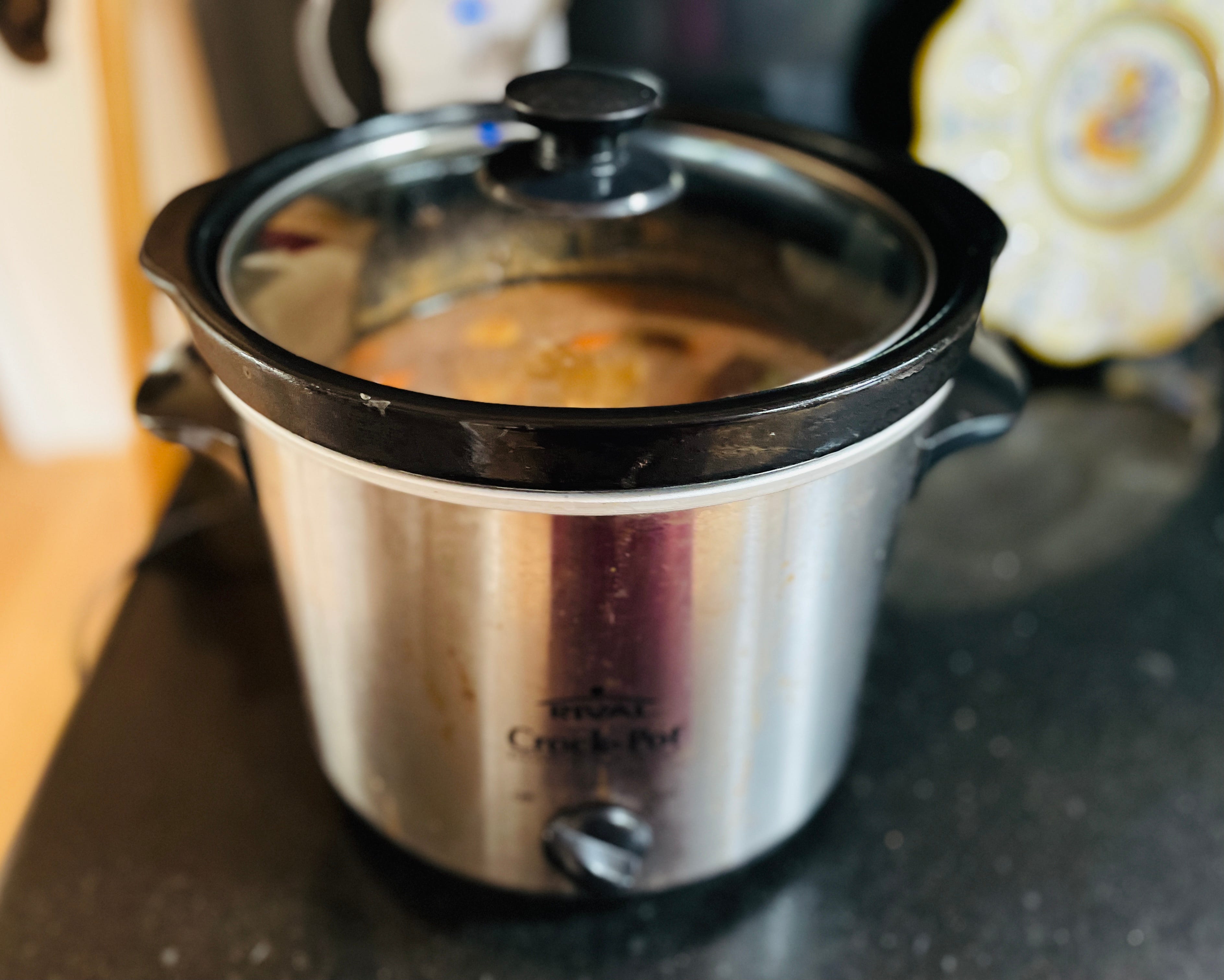 A Look at the Rival Crock Pot stoneware slow cooker 