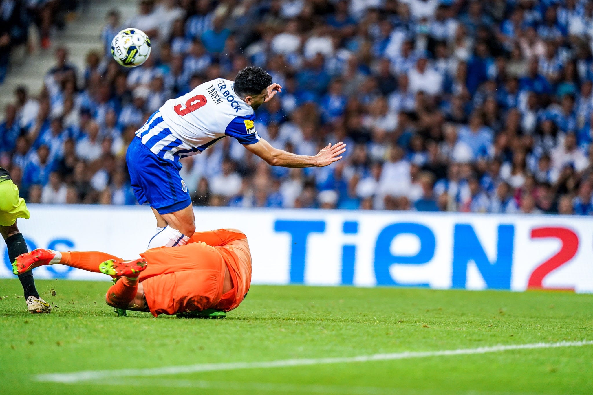 FC Porto vence Sp. Braga no Olival: penálti de Taremi decide