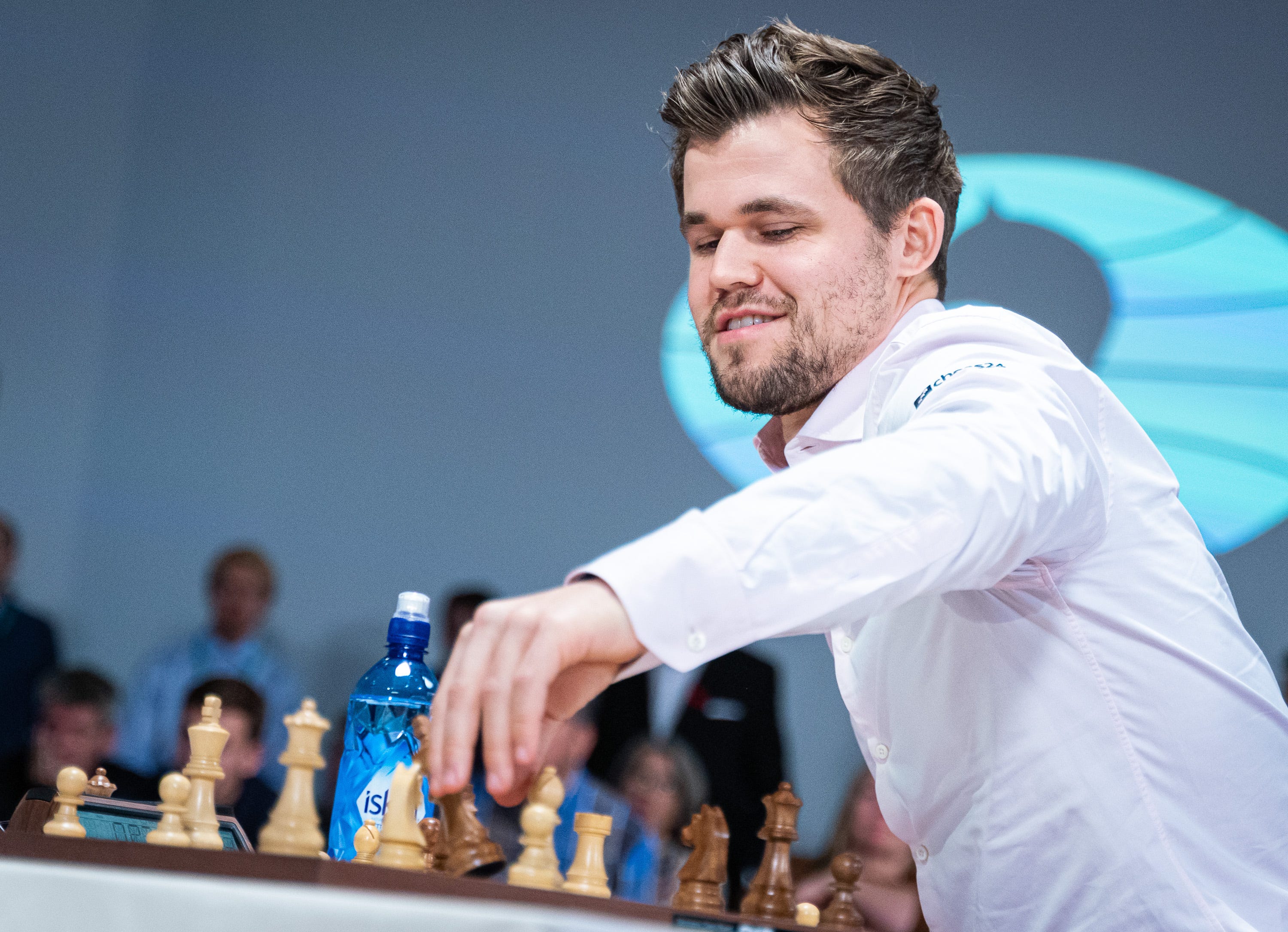 Magnus Carlsen's most outrageous bullet Chess game in Chess History 