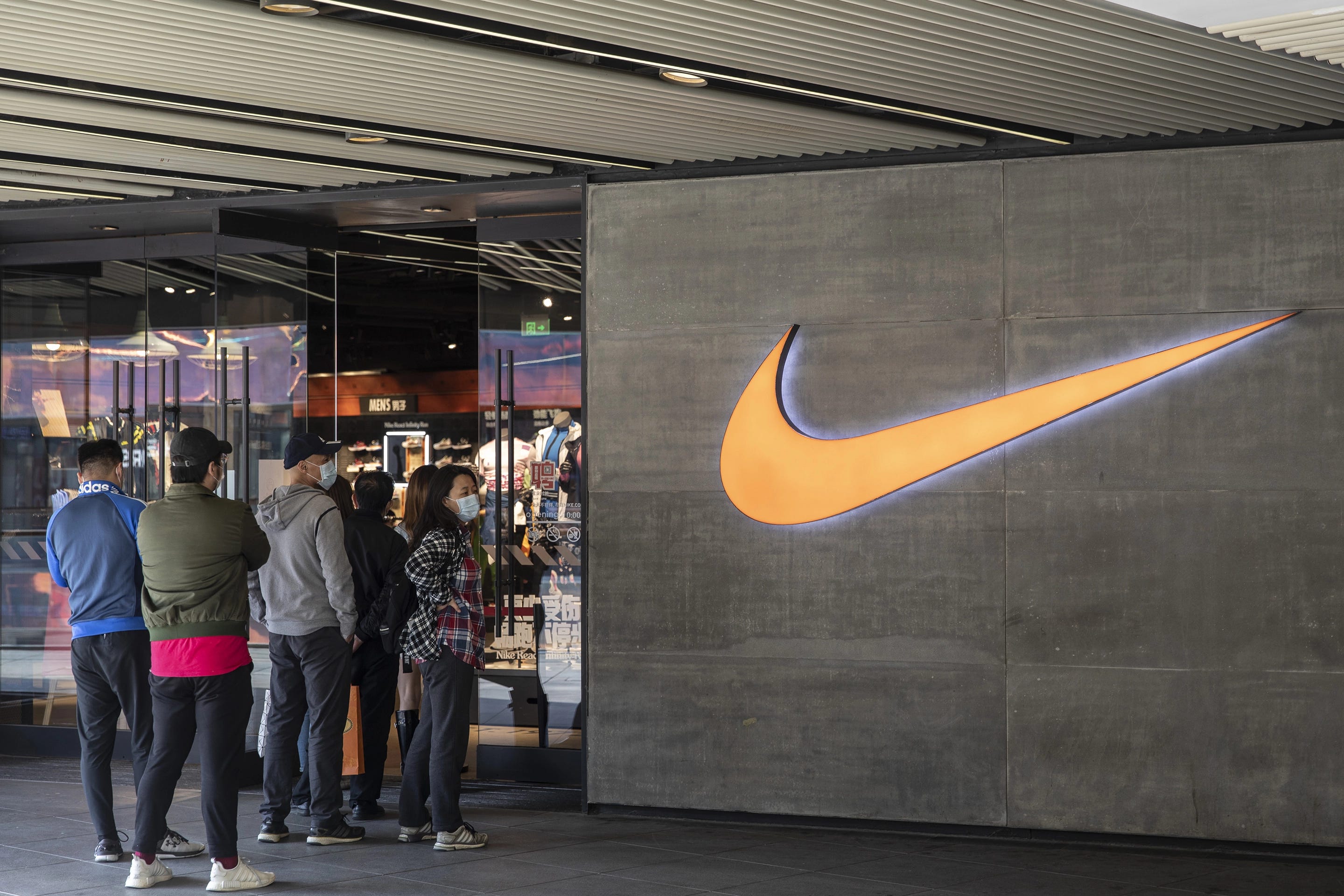 What's Happening: Nike Reports Revenue But The Continues To