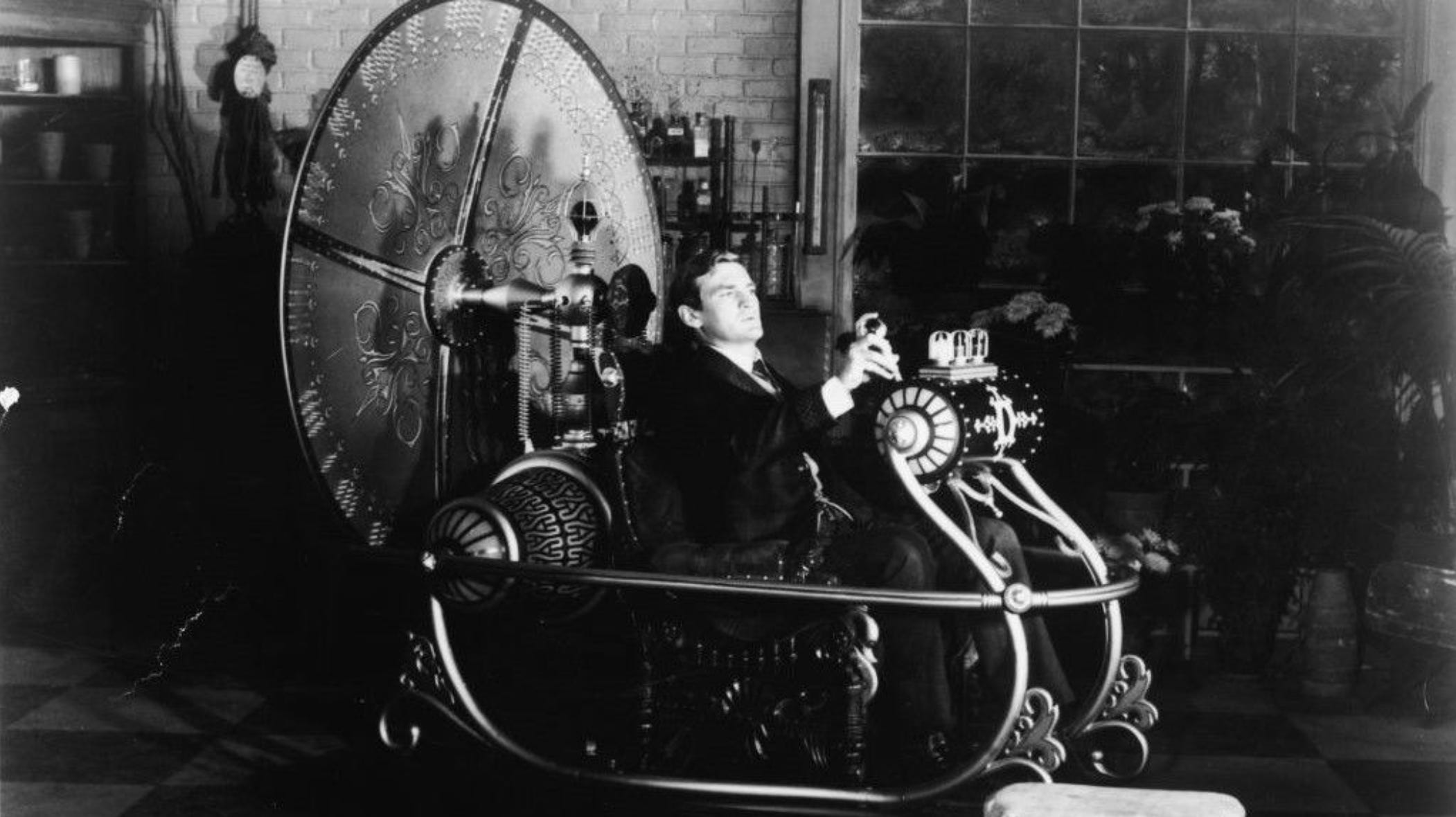 Образ машины времени восходящий. The time Machine 1895. The time Machine HG wells. Машина для перемещения во времени.