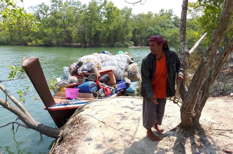 Bang Saen, Thailand: Thai fisherman hauling fishing nets into his