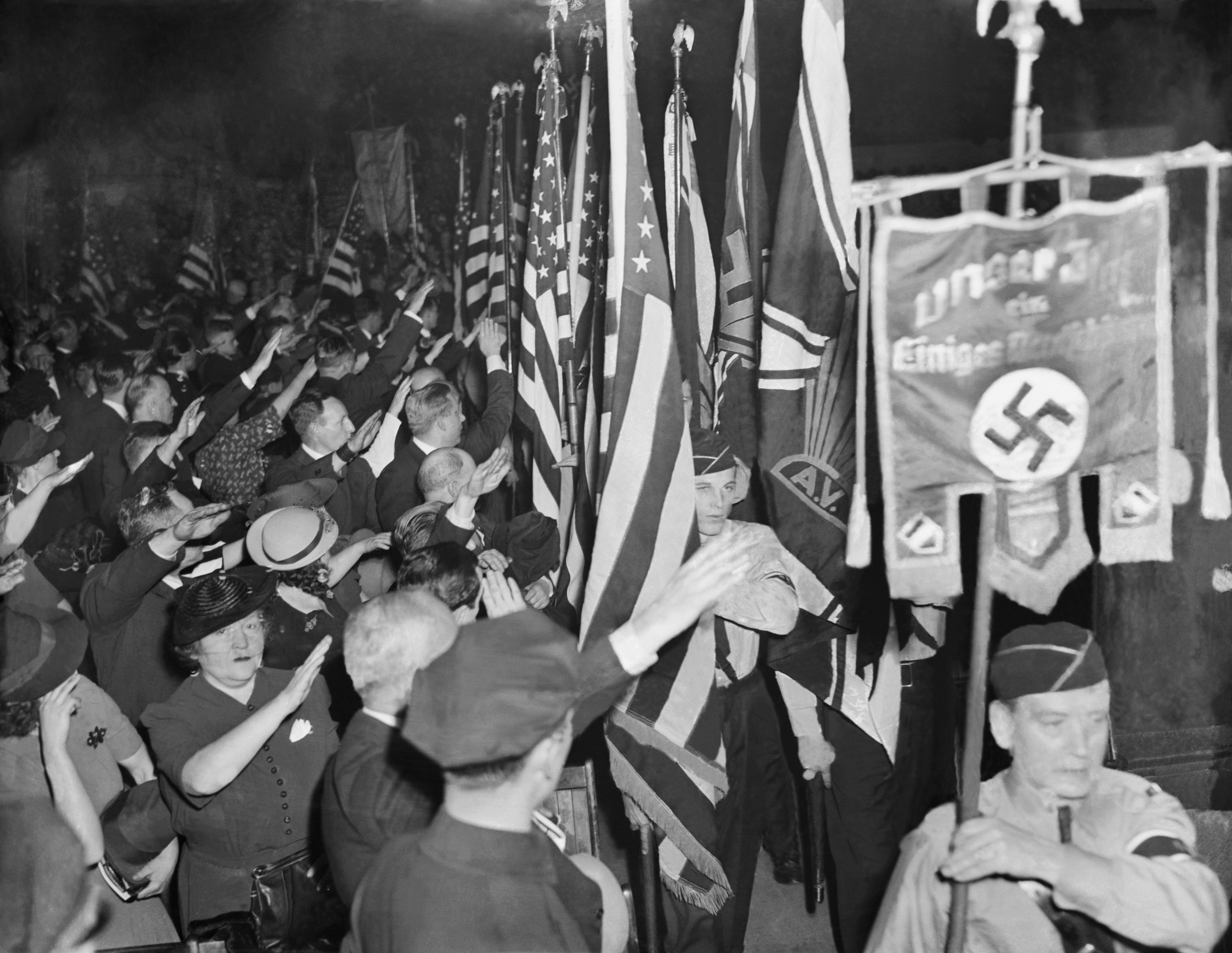 Фашистская америка. Съезд американских нацистов в Madison Square Garden, США, 1939 год.. Нацисты в Германии 1930-1939. Парад нацистов в США В 30е.